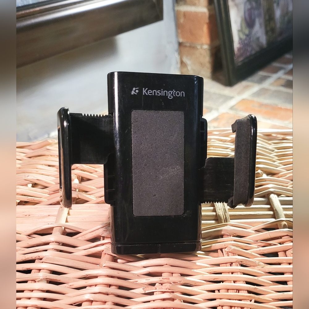 Kensington Universal Air Vent Car Mount for iPhone or Android Phones
